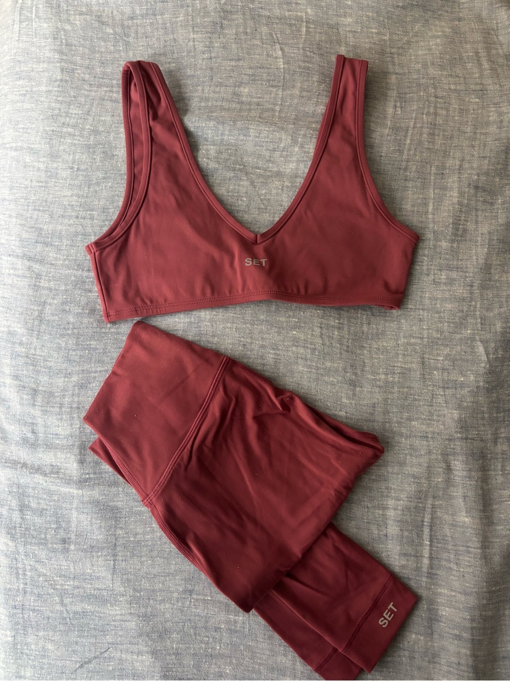 SET Active Sportbody canyon V-Neck Sports Bra and Leggings